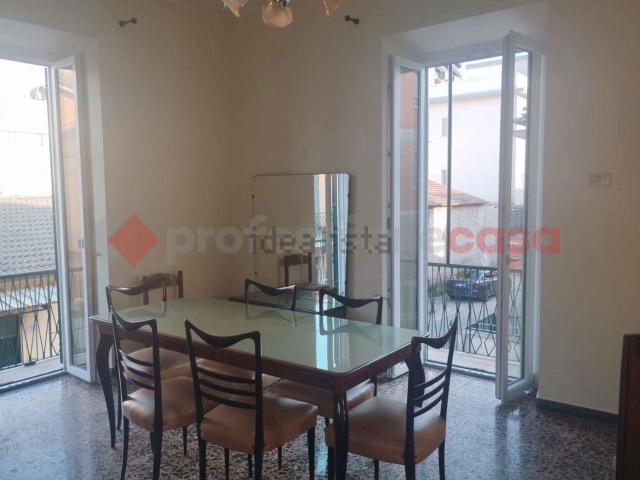 Appartamento in affitto di 105 m² in Via Lago di Como