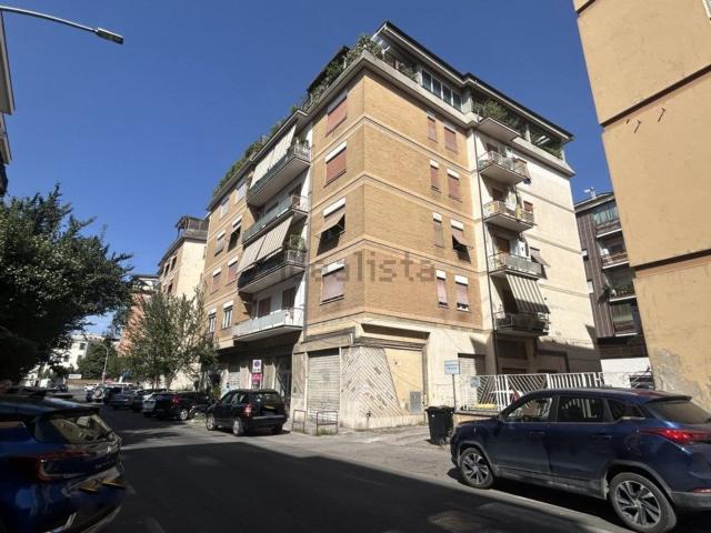 Appartamento in affitto di 105 m² in Via Montello, 17