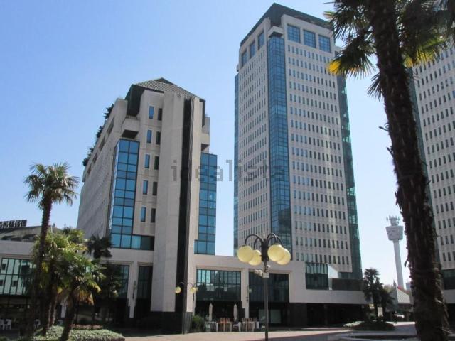 Appartamento in affitto di 105 m² in Via Torri Bianche, 5