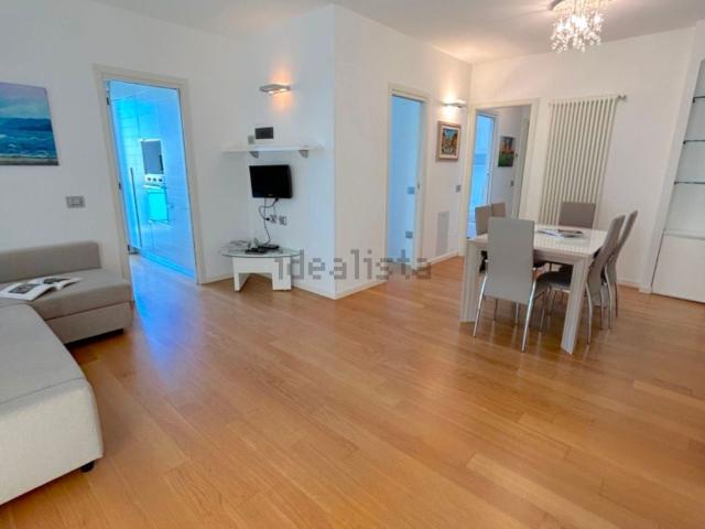 Appartamento in affitto di 106 m² in Viale Dante, 274