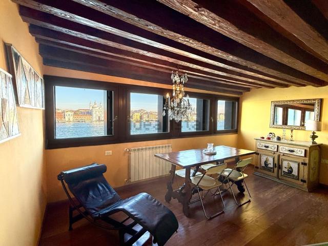 Appartamento in affitto di 106 m² in Sestiere giudecca, 607