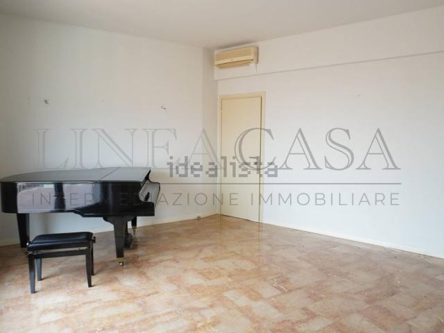 Appartamento in affitto di 107 m² in Via Torquato Taramelli