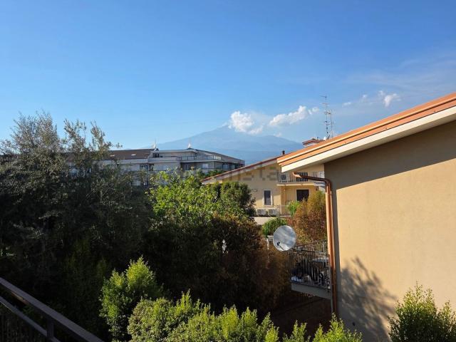 Appartamento in affitto di 107 m² in Viale Europa, 122