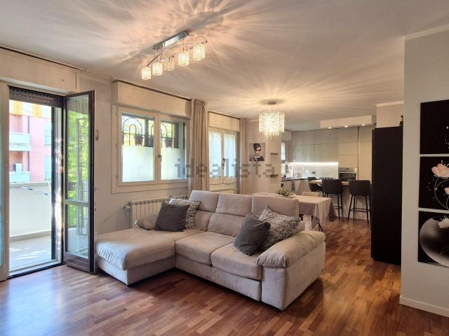 Appartamento in affitto di 108 m² in Via Giorgio Amendola