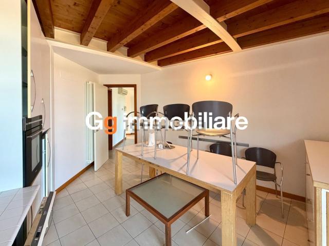 Appartamento in affitto di 108 m² in Viale Europa, 22