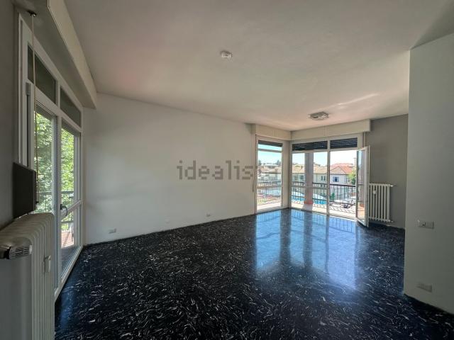 Appartamento in affitto di 109 m² in Via A. Cantoni, 21