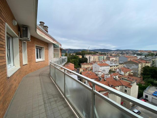 Appartamento in affitto di 109 m² in Via Francesco Cappello, 7
