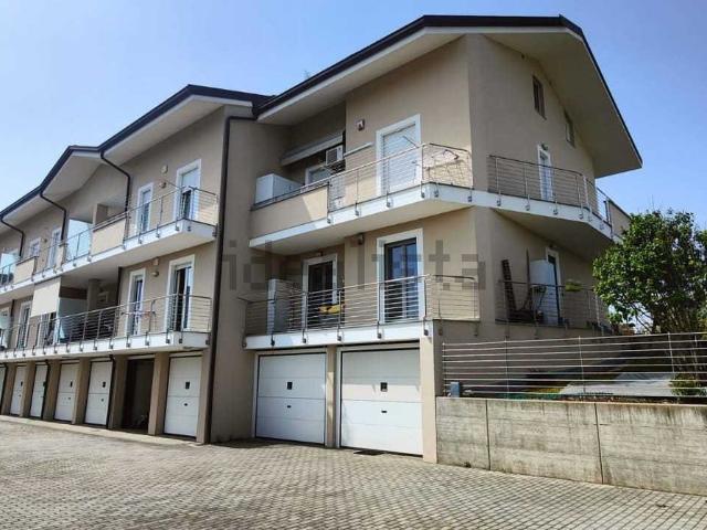 Appartamento in affitto di 109 m² in Via Valle Po