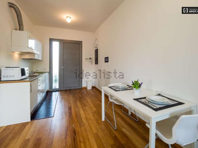 Appartamento in affitto di 10 m² in Via Enrico Cosenz