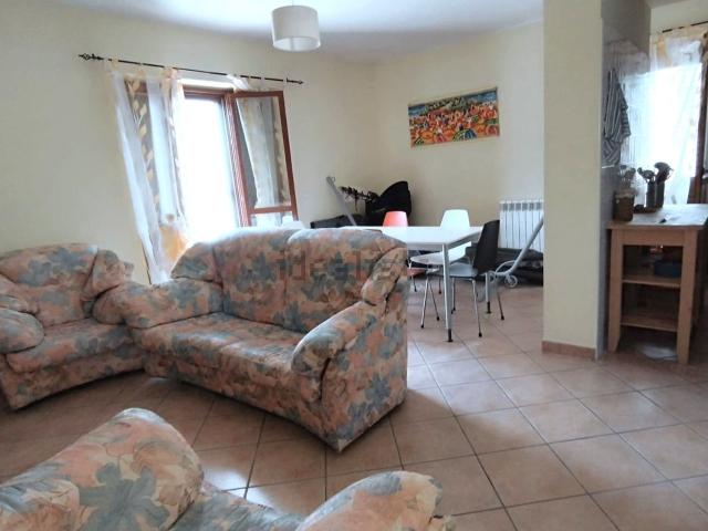 Appartamento in affitto di 110 m² in Traversa 2, 24