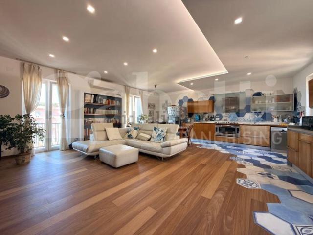 Appartamento in affitto di 110 m² in Traversa Perillo
