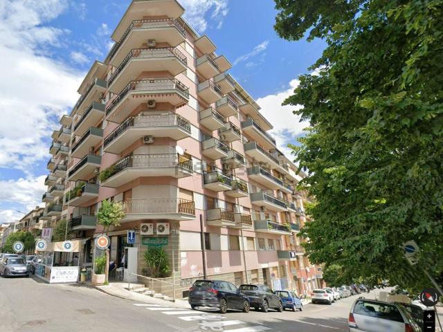 Appartamento in affitto di 110 m² in Via Carlo Cattaneo, 94