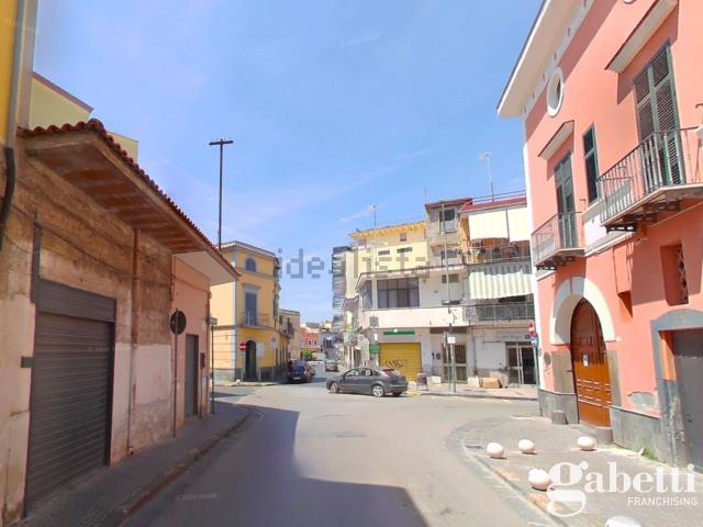 Appartamento in affitto di 110 m² in Via Carlo Poerio