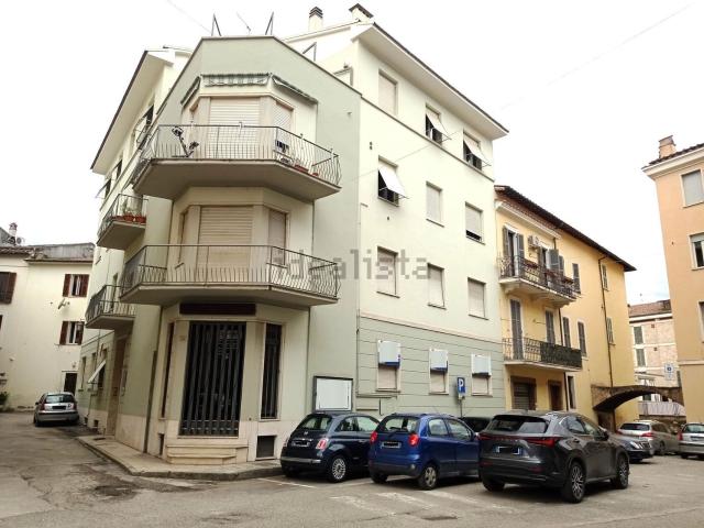 Appartamento in affitto di 110 m² in Via Castello, 35