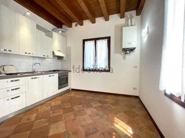 Appartamento in affitto di 110 m² in Via Cesco Baseggio