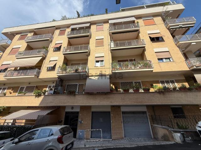Appartamento in affitto di 110 m² in Via Adolfo Scalpelli, 5
