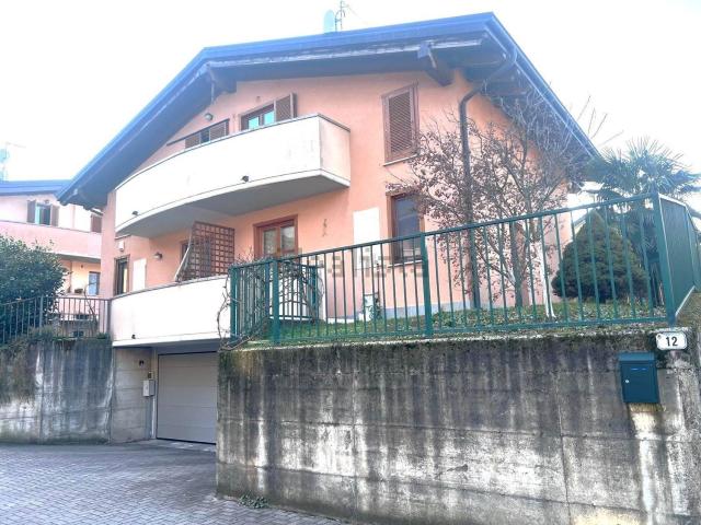 Appartamento in affitto di 110 m² in Via alla Chiesa, 12