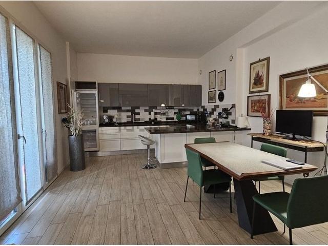 Appartamento in affitto di 110 m² in Via Benvenuto Cellini