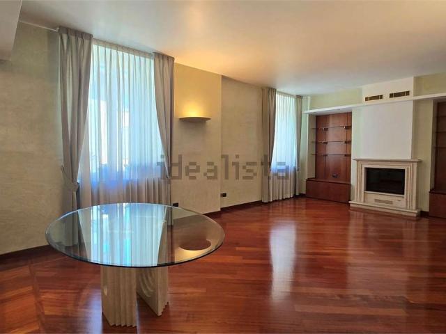Appartamento in affitto di 110 m² in Via Broseta, 52
