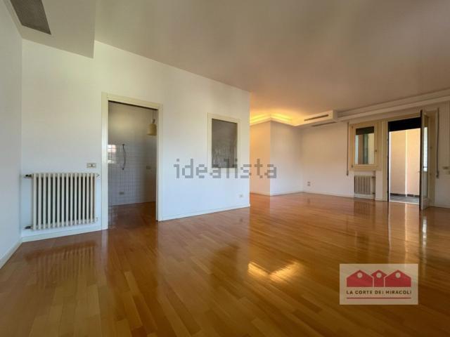 Appartamento in affitto di 110 m² in Via Gaetano Giardino