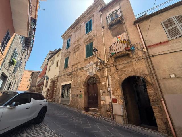 Appartamento in affitto di 110 m² in Via Garibaldi, 27