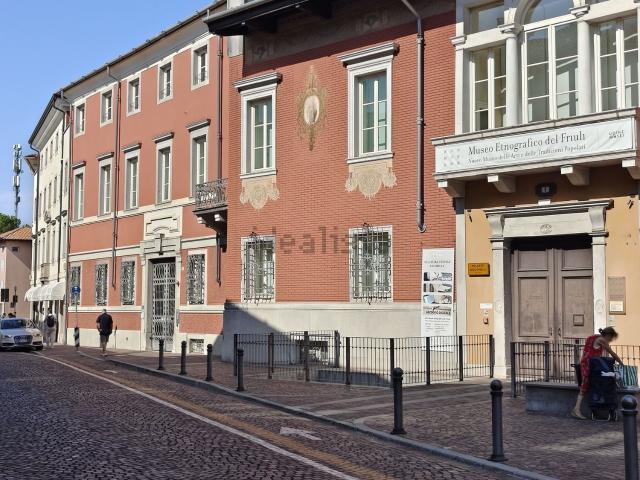 Appartamento in affitto di 110 m² in Via Grazzano, 3