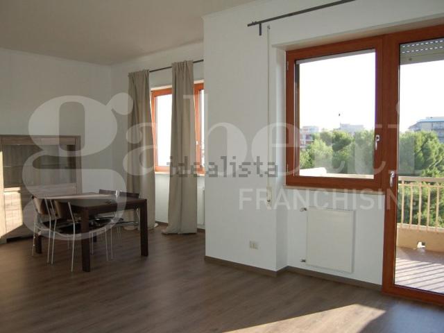 Appartamento in affitto di 110 m² in Via della Costituente