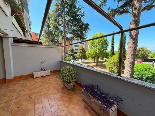 Appartamento in affitto di 110 m² in Via di Dragoncello