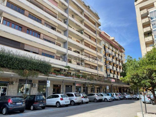 Appartamento in affitto di 110 m² in Via Empedocle Restivo, 82