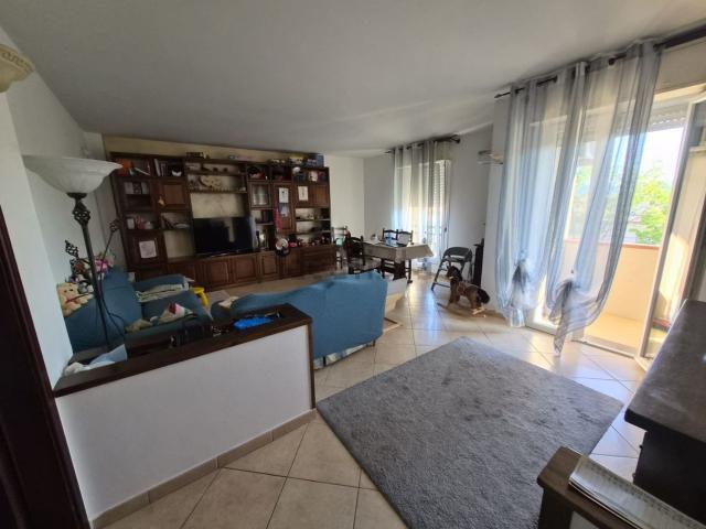 Appartamento in affitto di 110 m² in Via Enrico Mattei