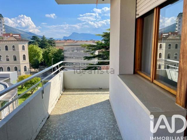 Appartamento in affitto di 110 m² in Via Ergisto Bezzi