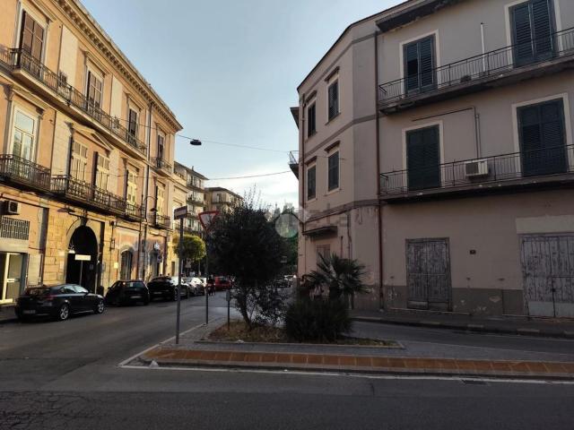 Appartamento in affitto di 110 m² in Via Federico Ricco, 1