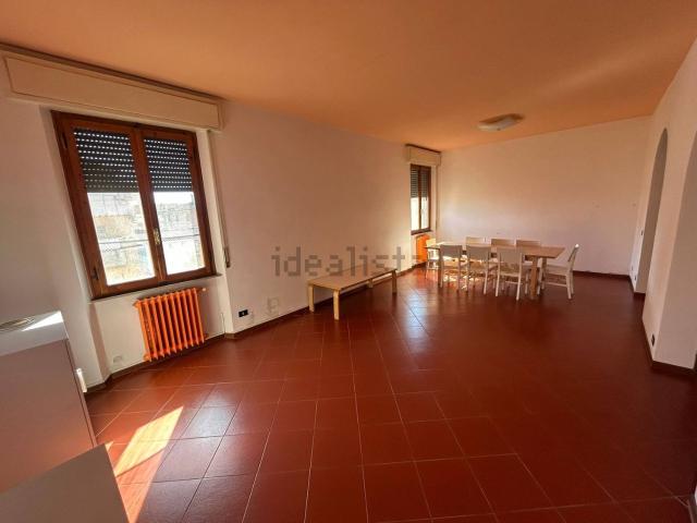 Appartamento in affitto di 110 m² in Via I° Maggio, 10