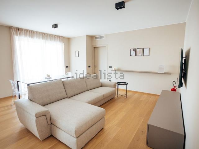 Appartamento in affitto di 110 m² in Via Italica, 101