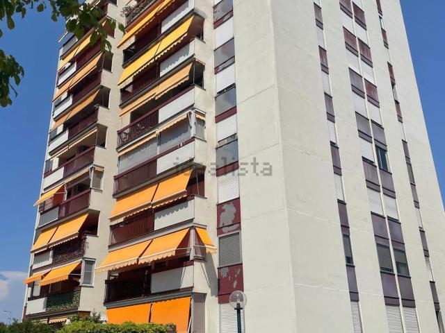 Appartamento in affitto di 110 m² in Via Olevano, 58