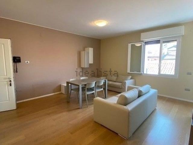 Appartamento in affitto di 110 m² in Via Modonella