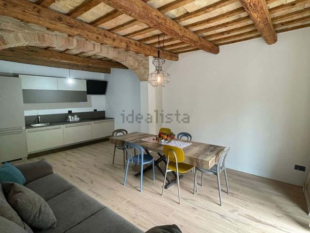 Appartamento in affitto di 110 m² in Via Molino Metauro, 10