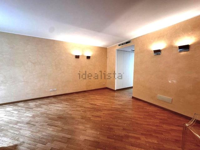 Appartamento in affitto di 110 m² in Via Madonnina