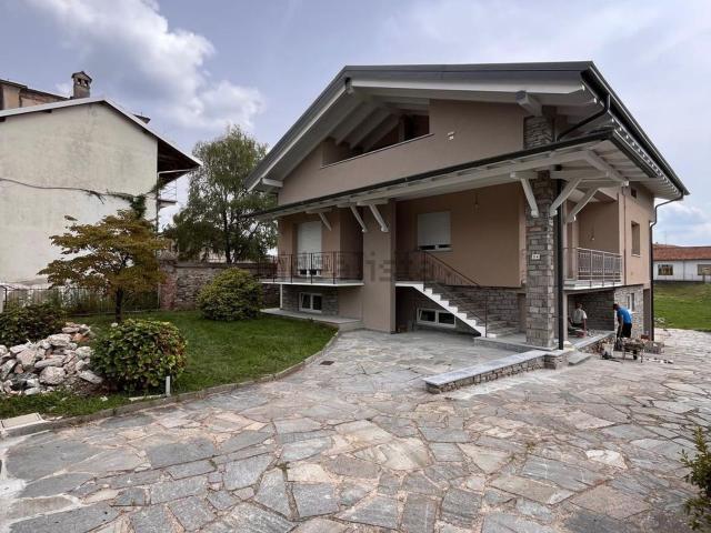 Appartamento in affitto di 110 m² in Via Maggiate, 24