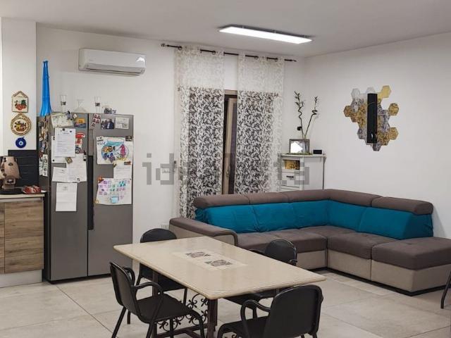 Appartamento in affitto di 110 m² in Via Solfatara