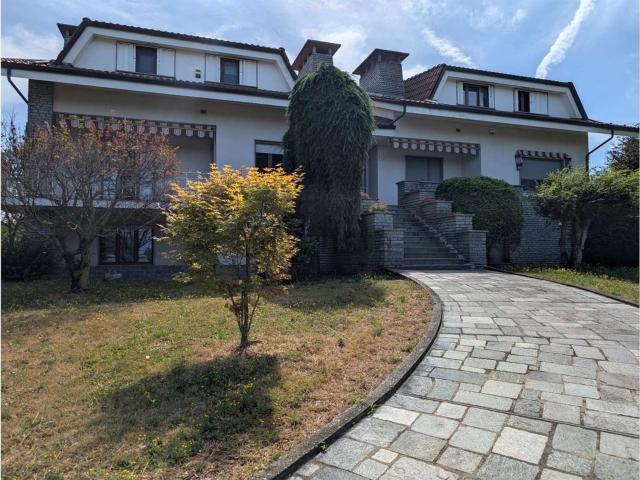 Appartamento in affitto di 110 m² in Via Porta Pia, 39