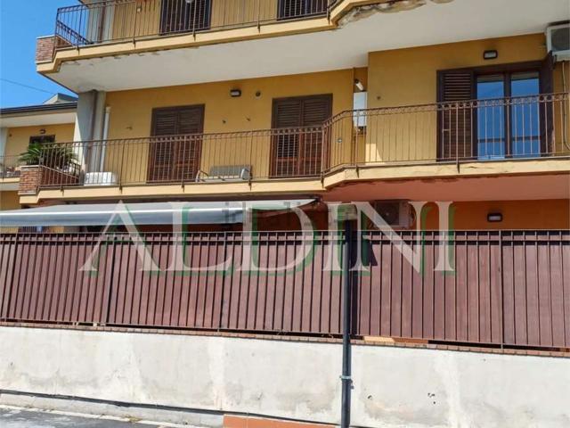 Appartamento in affitto di 110 m² in Via Pietra dell&apos Ova