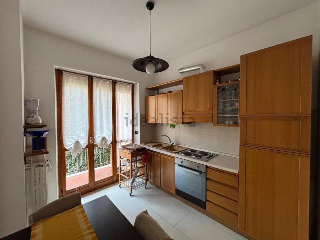 Appartamento in affitto di 110 m² in Via Pylos