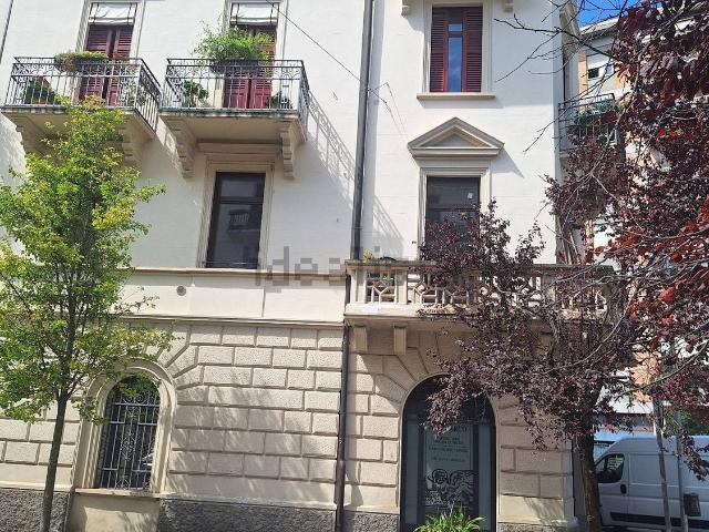 Appartamento in affitto di 110 m² in Via Rovereto