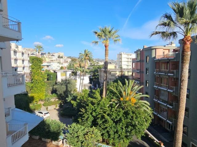 Appartamento in affitto di 110 m² in Via Roccasterone, 25