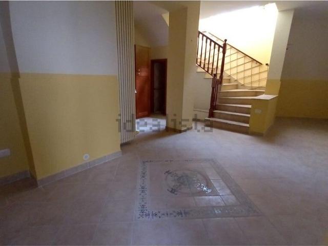 Appartamento in affitto di 110 m² in Via Roma, 92