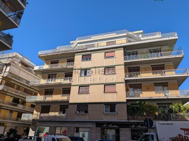 Appartamento in affitto di 110 m² in Via Romeo Rodriguez Pereira, 151