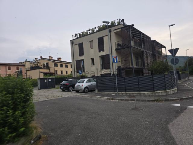 Appartamento in affitto di 110 m² in Via Valpantena