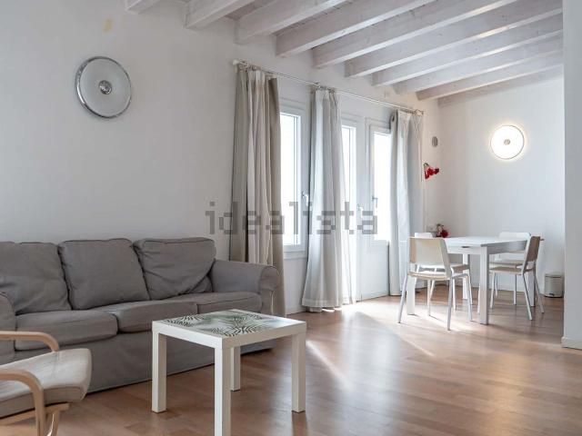 Appartamento in affitto di 110 m² in Via Vesio, 28