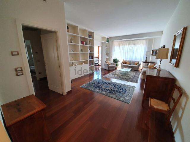Appartamento in affitto di 110 m² in Viale Amilcare Zanella